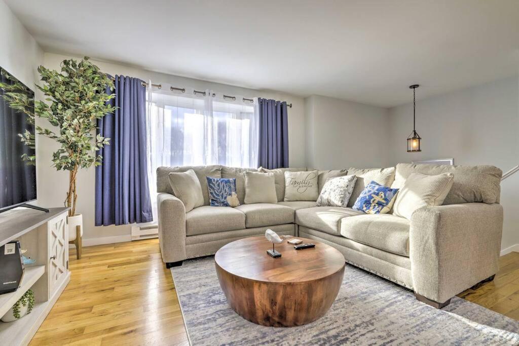 New! Updated Mystic Home W/ Sauna, Hot Tub & Deck Екстер'єр фото