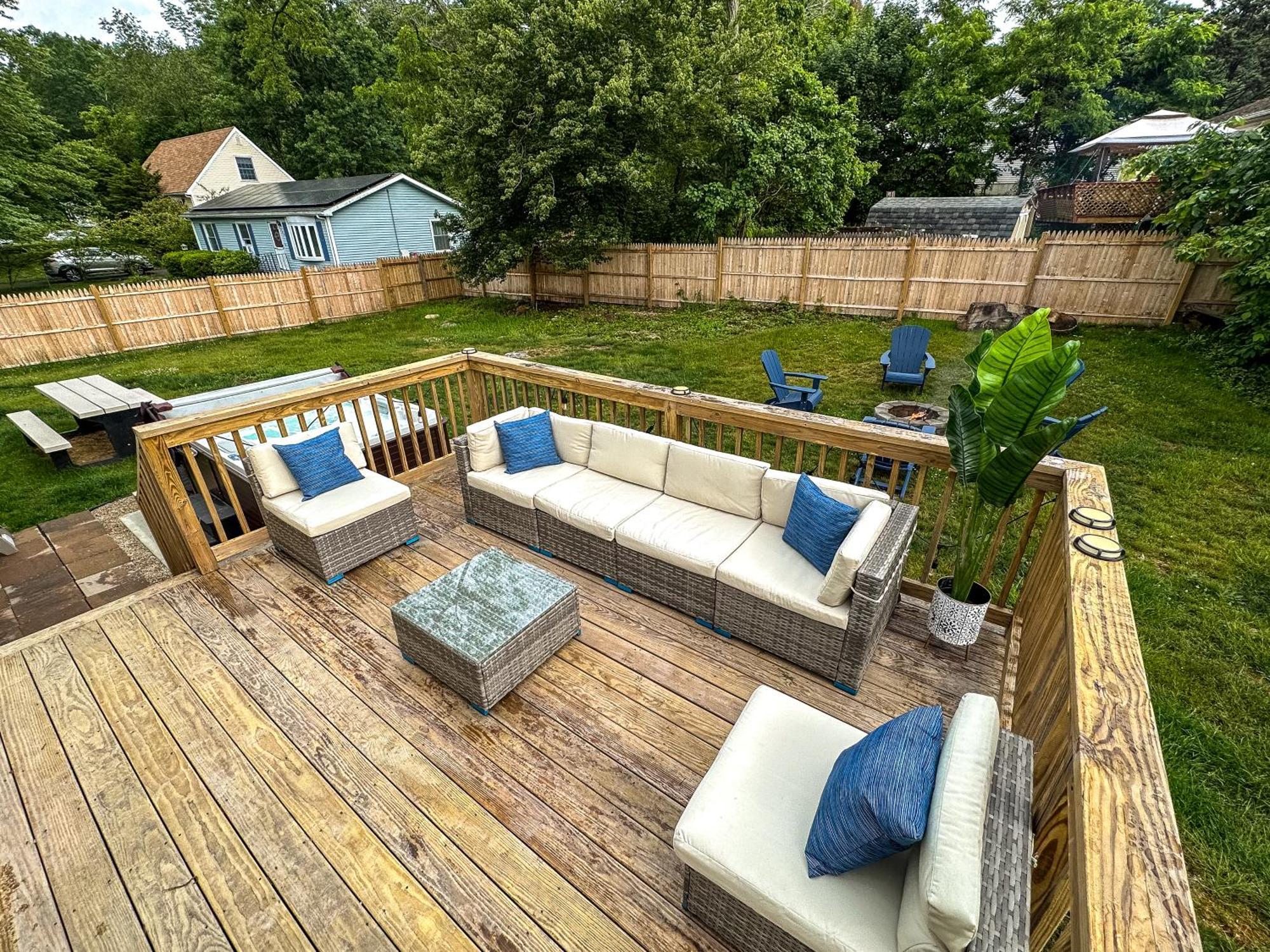New! Updated Mystic Home W/ Sauna, Hot Tub & Deck Екстер'єр фото